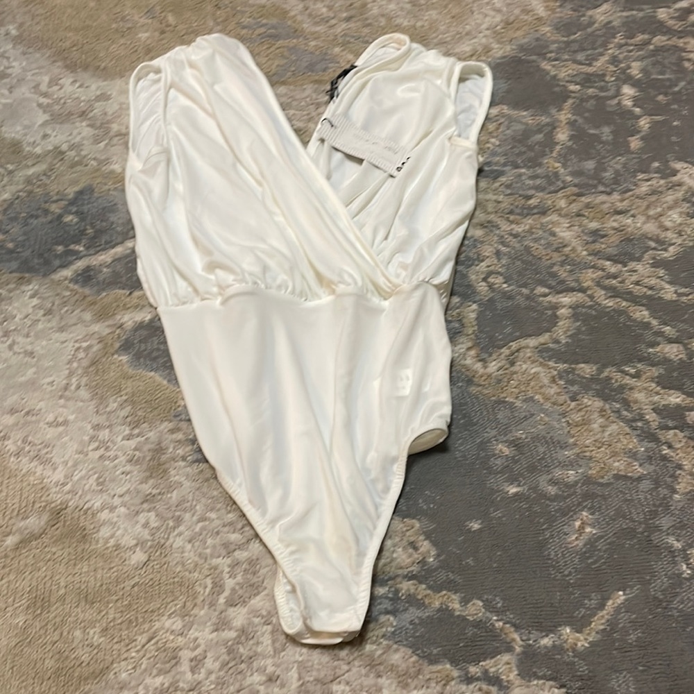 White boohoo bodysuit